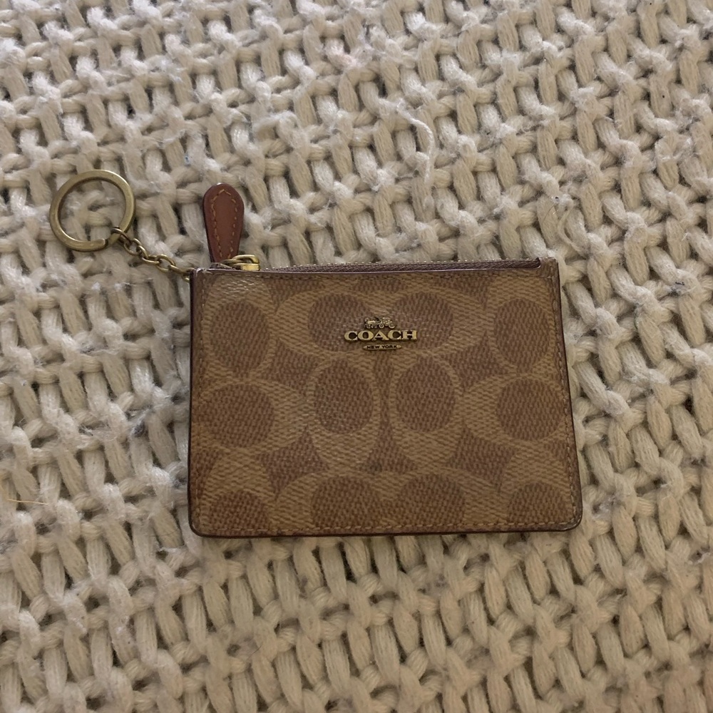 *****UPDATE. SOLD!!!!****
Coach Tan Signature Keychain Pouch
